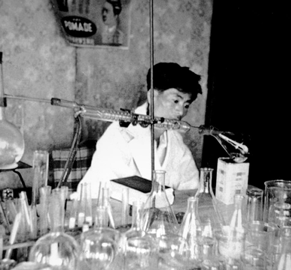 韓国初の化粧品研究室を開設