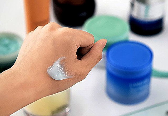 スリーピングマスクのポリマー水分膜技術